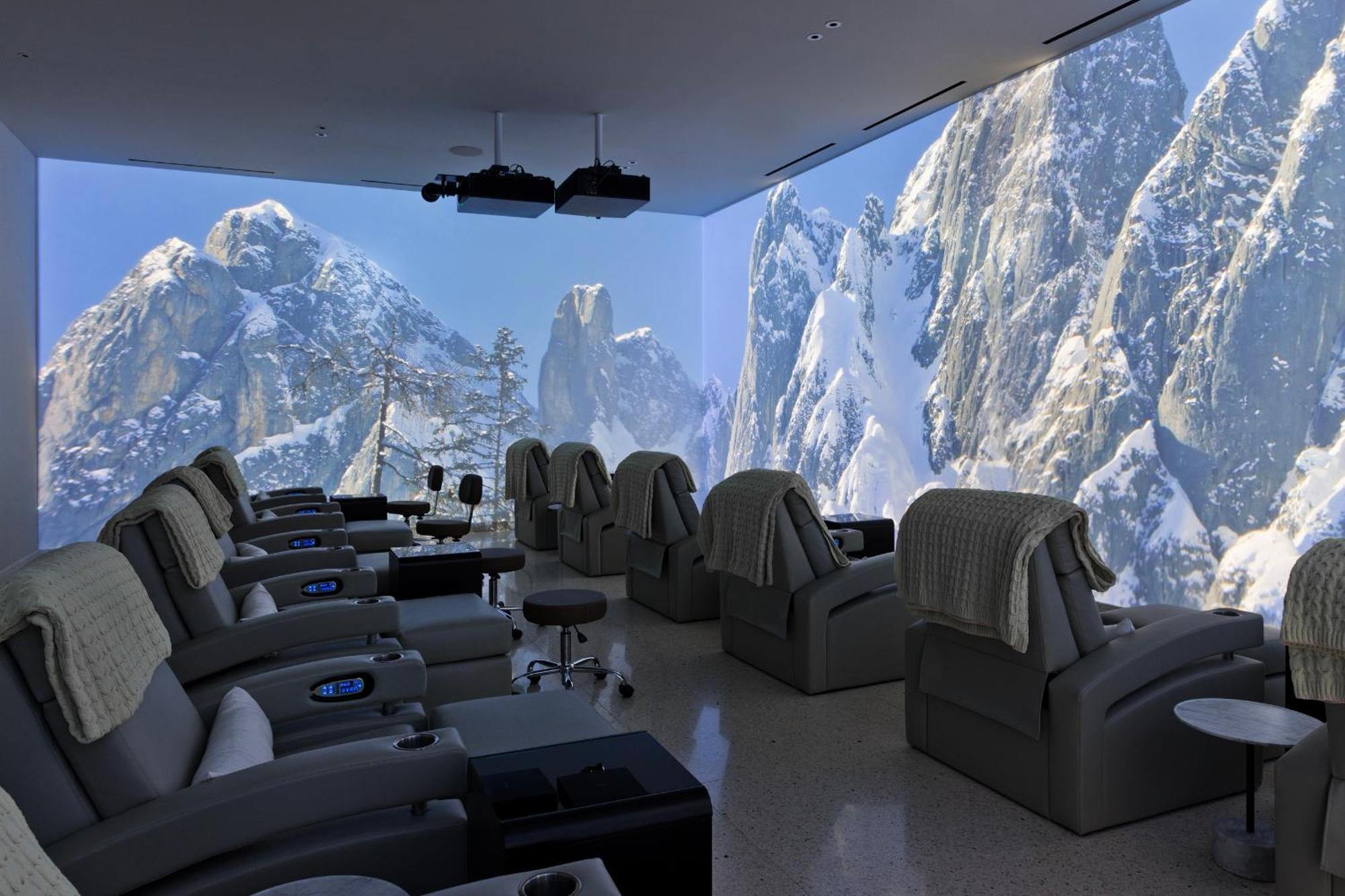 Fontainebleau Las Vegas Esterno foto The 360° theater at the Four Seasons Resort Whistler