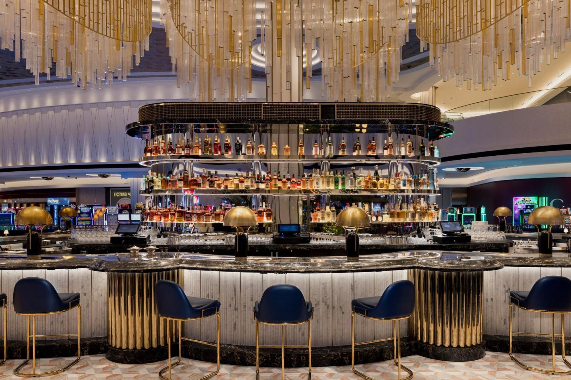 Fontainebleau Las Vegas Esterno foto The bar at the MGM Resorts in National Harbor, Maryland