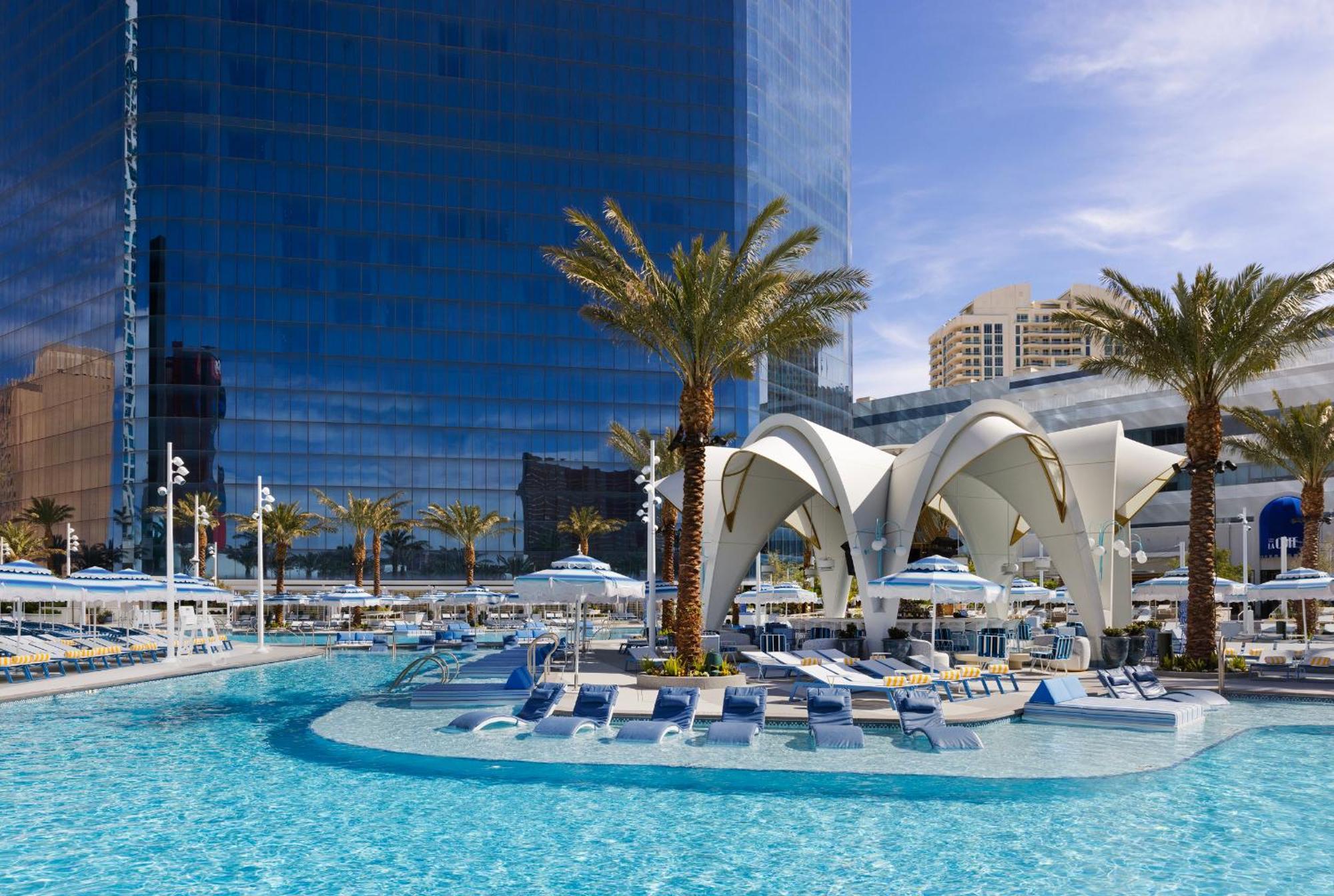 Fontainebleau Las Vegas Esterno foto The pool at the Wynn