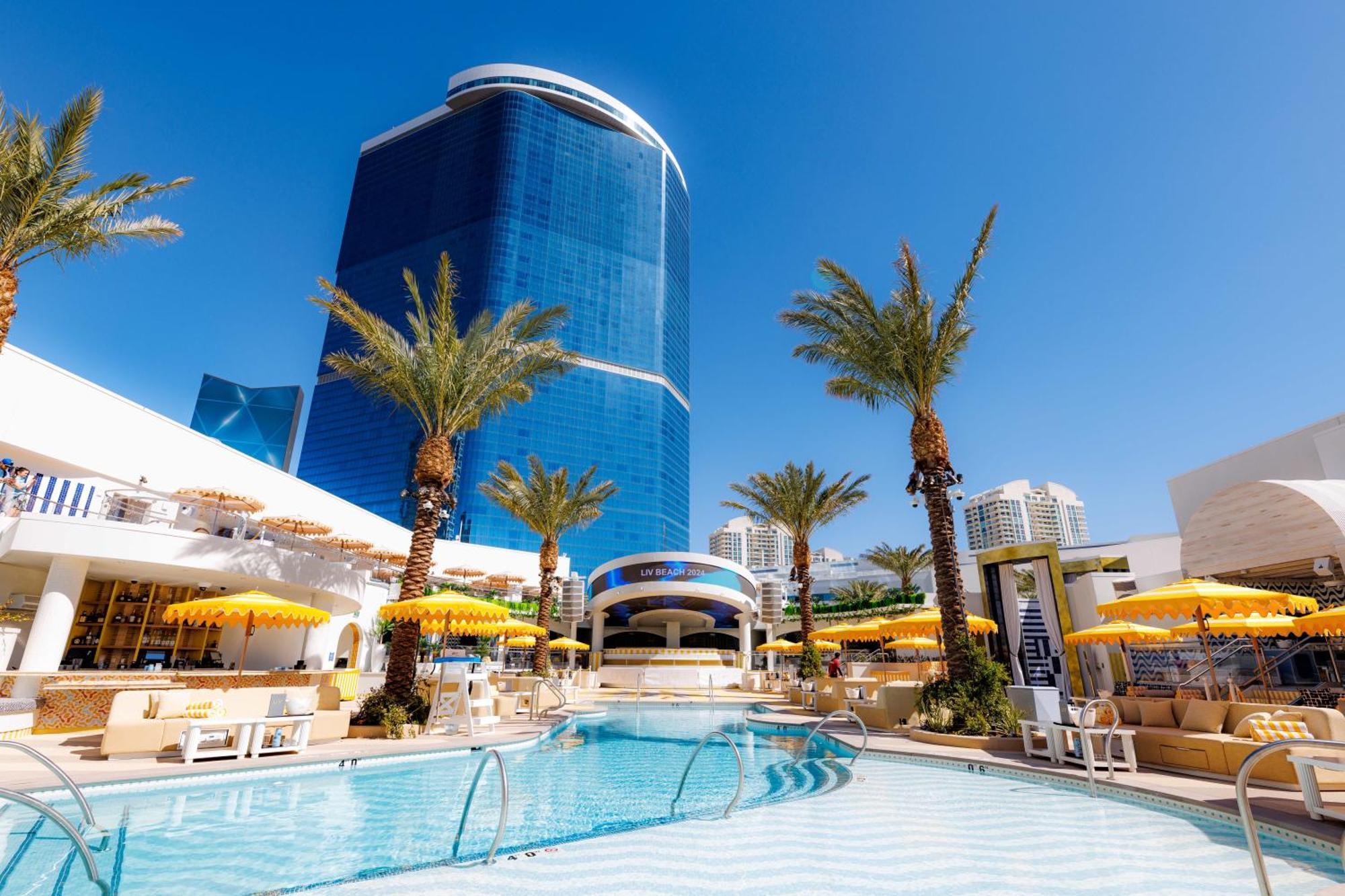 Fontainebleau Las Vegas Esterno foto The pool at the Wynn