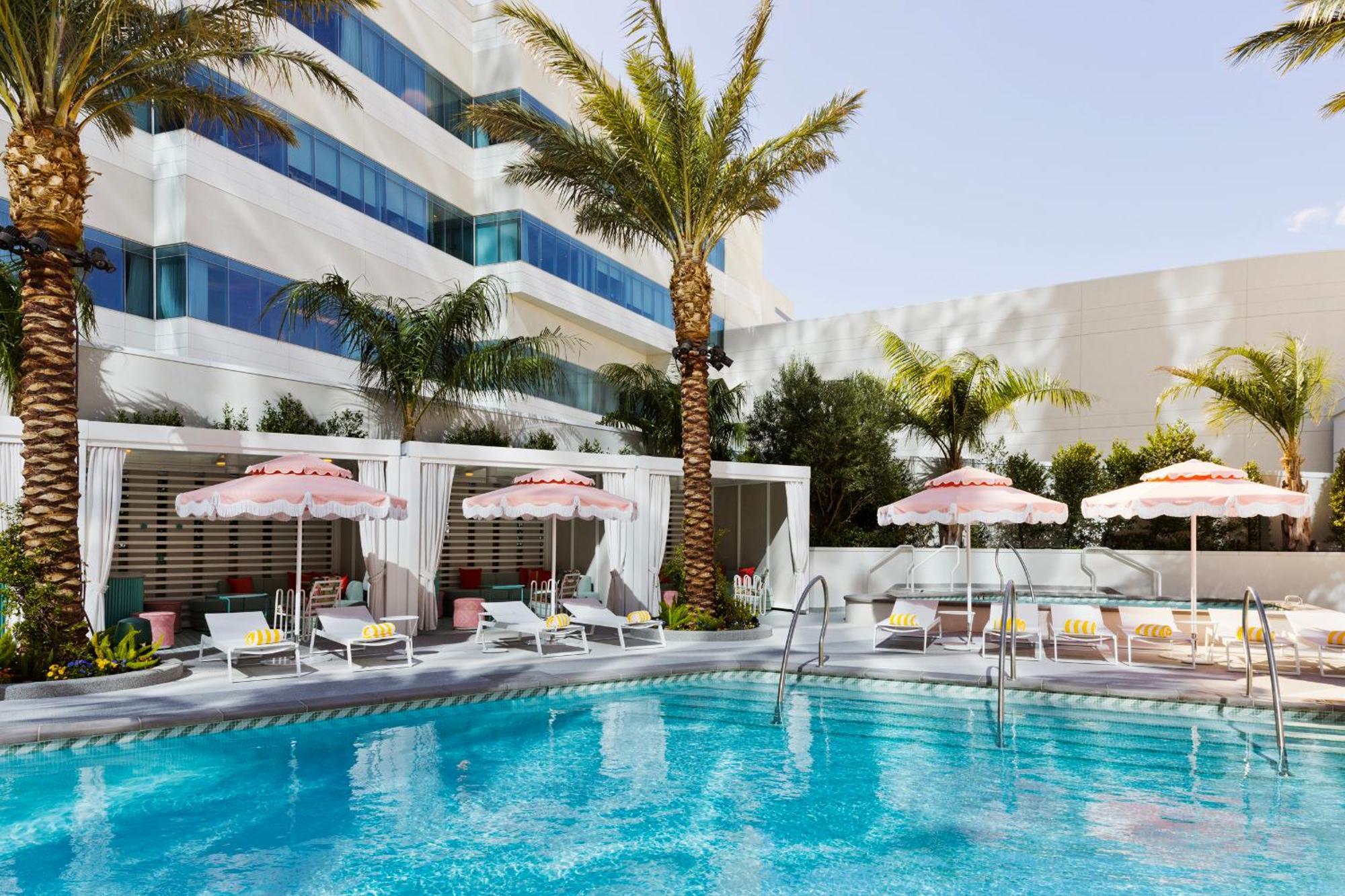 Fontainebleau Las Vegas Esterno foto The pool at the Wynn