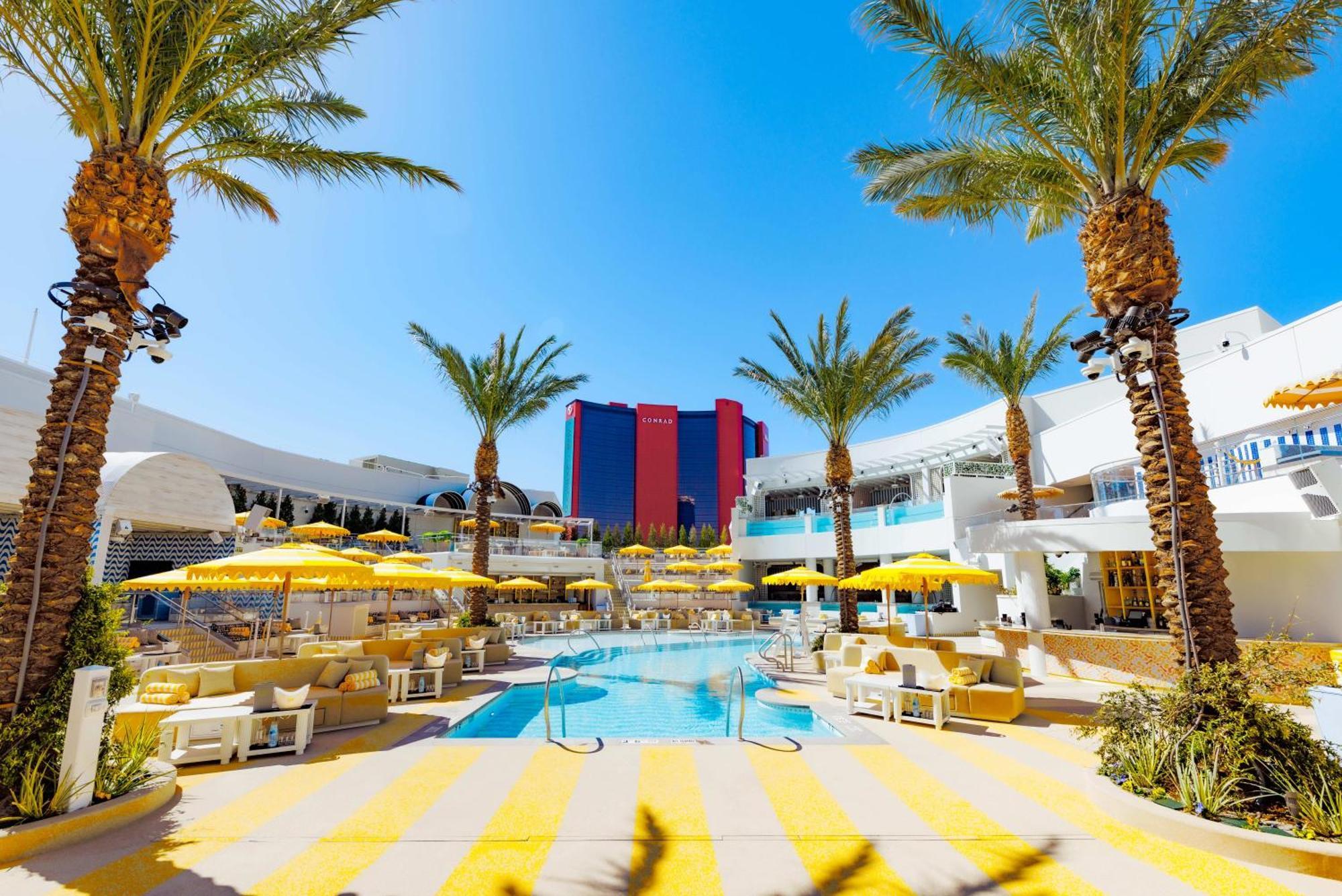 Fontainebleau Las Vegas Esterno foto The pool at the Wynn