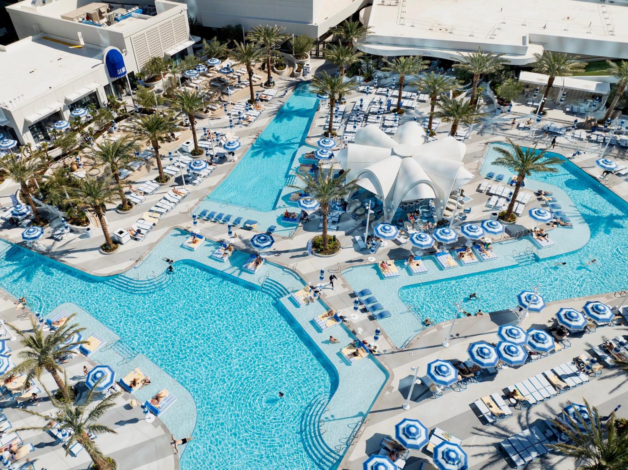 Fontainebleau Las Vegas Esterno foto The pool at the Wynn